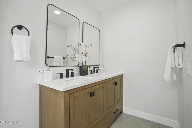 174 Wendy Drive, Thousand Oaks CA: https://media.crmls.org/mediaz/d0d3abb7-81d1-4f01-8735-fba819ef3ea6.jpg