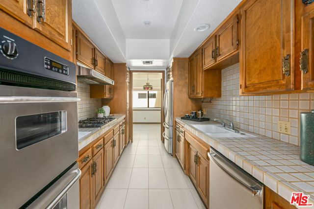 10794 Wilkins Avenue, Los Angeles CA: https://media.crmls.org/mediaz/d0d3eeb1-5e26-4b0d-809d-1131ed49de76.jpg