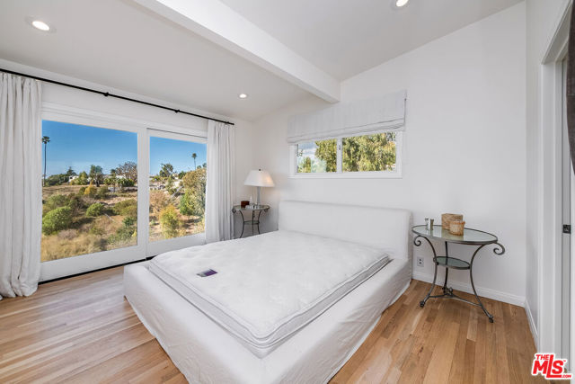 5761 Calpine Drive, Malibu CA: https://media.crmls.org/mediaz/d0d41e65-6e79-4168-9cd2-9e60c7204861.jpg