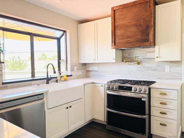 672 Chateau Place, Escondido CA: https://media.crmls.org/mediaz/d0d44e69-8ef1-48cf-b8b4-170448426217.jpg