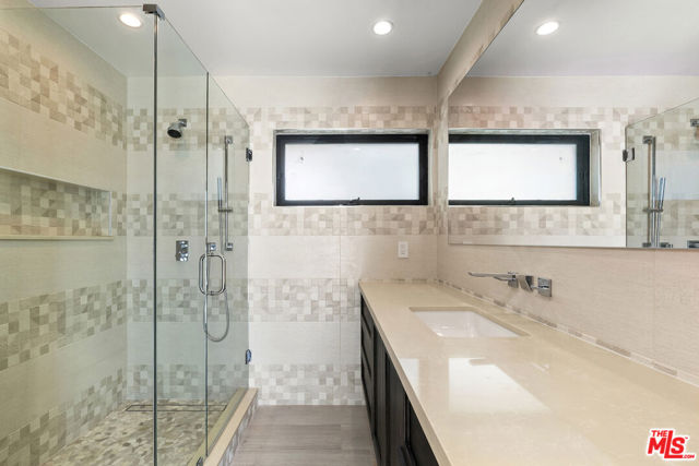 4423 Bergamo Drive, Encino CA: https://media.crmls.org/mediaz/d0d45b1e-9fe4-4f81-b9f1-0c5463d9c207.jpg