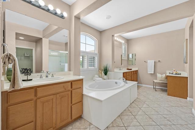 1304 Pyrenees St, Tracy CA: https://media.crmls.org/mediaz/d0d48ad6-0e14-4a10-aae5-4314c781dbe5.jpg