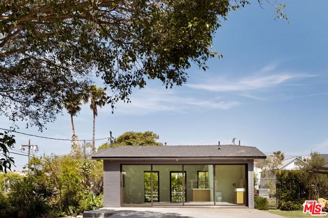 408 Linnie Canal, Venice CA: https://media.crmls.org/mediaz/d0d4eb35-2aee-400d-99ca-1b8e935dc2e3.jpg