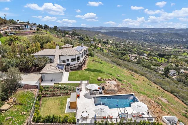 15484 Markar Rd, Poway CA: https://media.crmls.org/mediaz/d0d5248e-50e5-41ab-a97e-7ec4db19cc4c.jpg