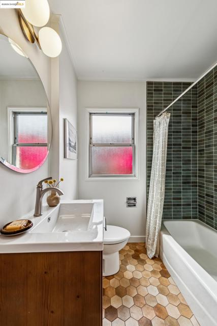 1621 Everett St, El Cerrito CA: https://media.crmls.org/mediaz/d0d55d38-bbc6-4656-af9c-3b92e0b53f4d.jpg