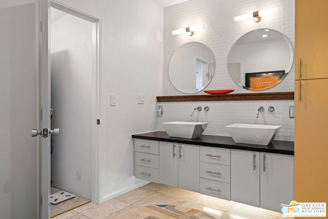 844 N Topaz Circle, Palm Springs, CA 92262