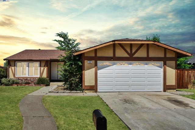 3432 Barmouth Dr, Antioch CA: https://media.crmls.org/mediaz/d0d60984-8180-4a31-b022-2fdb14ed692d.jpg