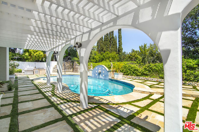 5020 Dantes View Drive, Agoura Hills CA: https://media.crmls.org/mediaz/d0d6332a-00fb-4629-99f3-24b06d081458.jpg