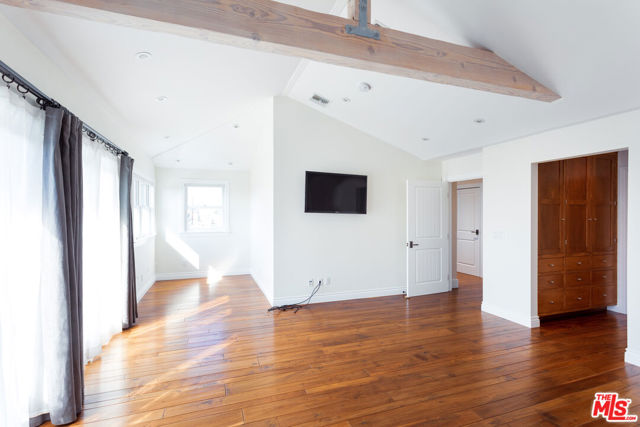 702 Pacific Ave., Venice CA: https://media.crmls.org/mediaz/d0d6bcf9-8997-4217-9941-5e3cf4cd0276.jpg