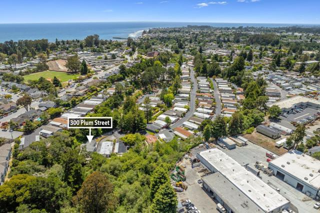 300 Plum Street, Capitola CA: https://media.crmls.org/mediaz/d0d6db4c-aef6-4a93-8091-04e786bc844c.jpg