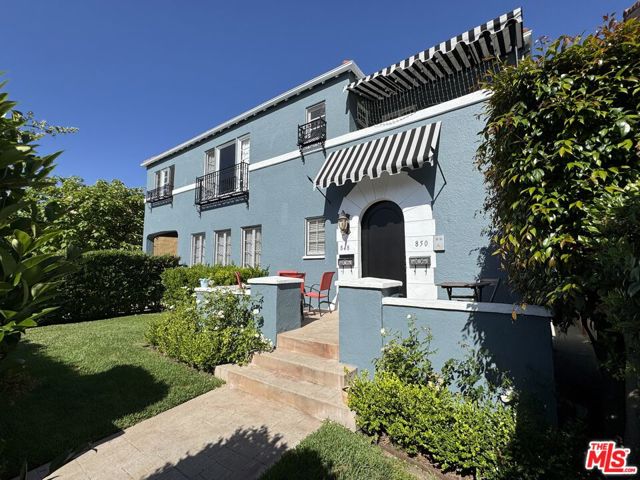 848 S Curson Avenue, Los Angeles CA: https://media.crmls.org/mediaz/d0d71df5-fd8d-41ad-b184-42af8e3c045c.jpg