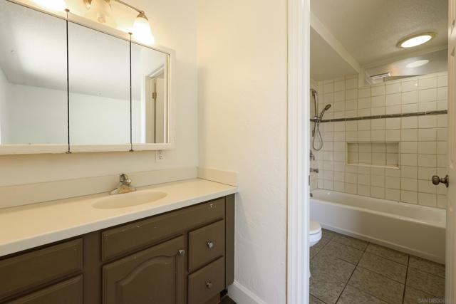 1532 Grand Teton Ct, Chula Vista CA: https://media.crmls.org/mediaz/d0d7b50d-441d-4470-9663-5cc1a3797cf1.jpg
