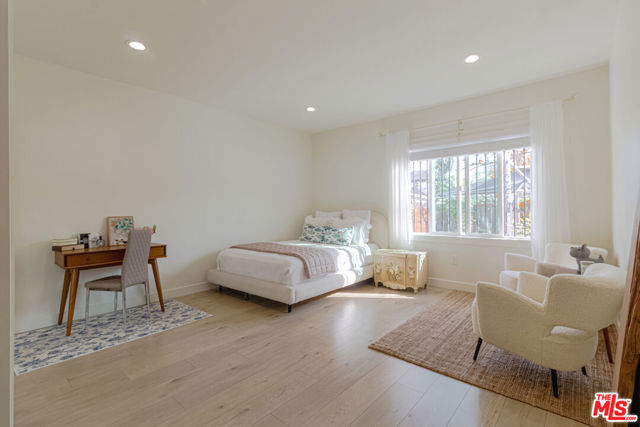 1026 Westchester Place, Los Angeles CA: https://media.crmls.org/mediaz/d0d7bdc4-c831-4234-a99c-60fc5ab8935f.jpg