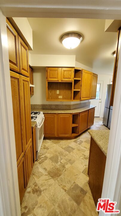 3461 Redwood Avenue, Los Angeles CA: https://media.crmls.org/mediaz/d0d7be29-d23e-4589-88c5-314cbc050b6f.jpg