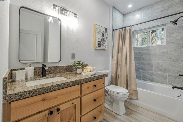 20244 Lower Skyridge Dr, Groveland CA: https://media.crmls.org/mediaz/d0d82c3c-c0f2-4e35-b098-56e76c3f9f5d.jpg