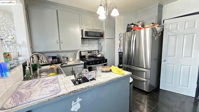 1929 Lincoln Avenue, Richmond CA: https://media.crmls.org/mediaz/d0d8380c-c020-43d4-93ff-4093feabaa2b.jpg