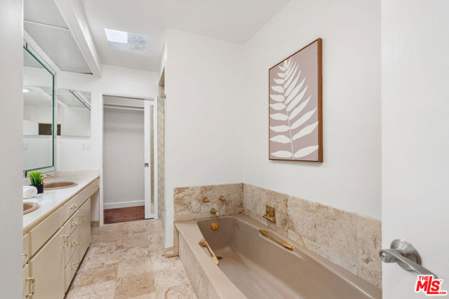 4450 Coronet Drive, Encino CA: https://media.crmls.org/mediaz/d0d9662c-92b8-4d7d-b343-ad1c2bacc37e.jpg
