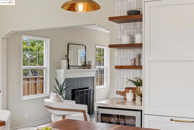 1511 Rose St, Berkeley CA: https://media.crmls.org/mediaz/d0d9f208-d98a-4af5-b746-b673b294b4a8.jpg