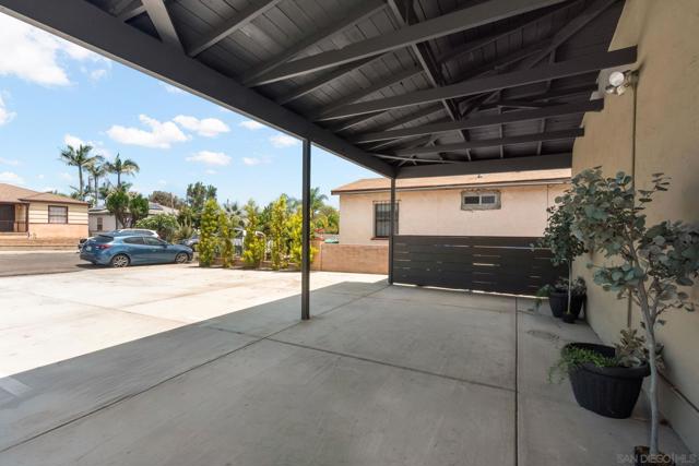 4233 Pepper Dr, San Diego CA: https://media.crmls.org/mediaz/d0d9f6bb-093e-4a1f-b477-6d4f4de6adb7.jpg