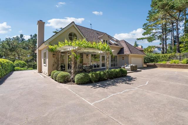 4071 Los Altos Drive, Pebble Beach CA: https://media.crmls.org/mediaz/d0da581c-b7cc-419a-9ac3-46a1c3eb20e0.jpg