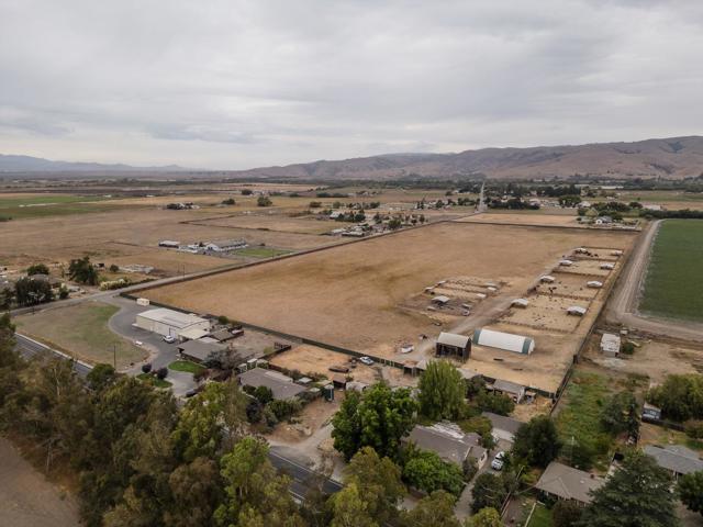 790 Shore Road, Hollister CA: https://media.crmls.org/mediaz/d0dacbfd-41d5-44e6-96d3-b0761a9fde79.jpg