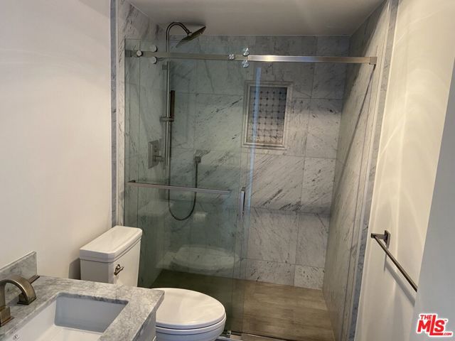 201 Ocean Avenue, Santa Monica CA: https://media.crmls.org/mediaz/d0dacd84-7006-4880-8788-8309b90e9796.jpg