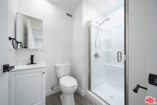 4112 1/2 S Normandie Avenue, Los Angeles CA: https://media.crmls.org/mediaz/d0db7cf2-c2b2-46ea-8e29-e9ba88c71f74.jpg