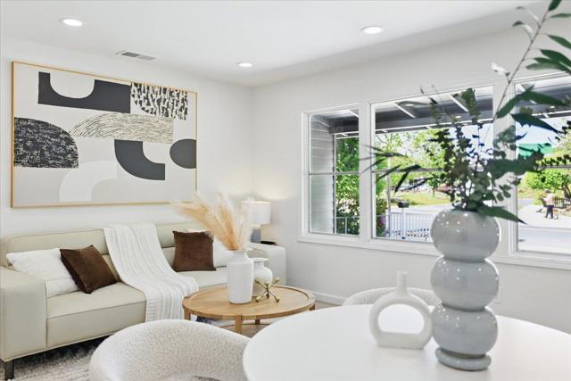 571 Hamilton Avenue, Menlo Park CA: https://media.crmls.org/mediaz/d0db7da9-6de9-41af-bd69-554a0b7a1aec.jpg