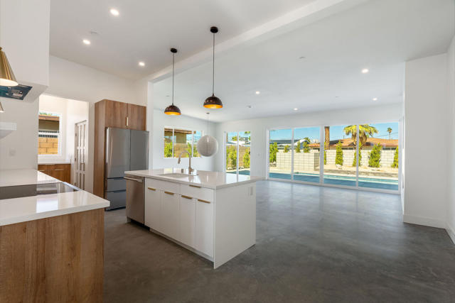 Image 4 of 55 For 416 Rosa Parks Road