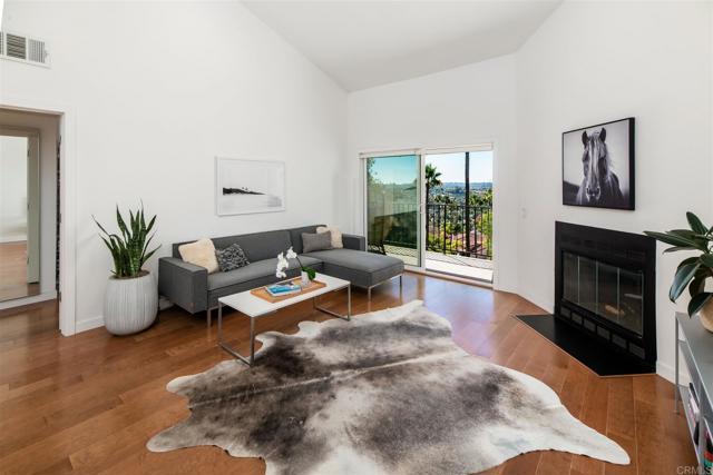 Detail Gallery Image 2 of 27 For 7323 Calle Luna, Carlsbad,  CA 92009 - 2 Beds | 2 Baths