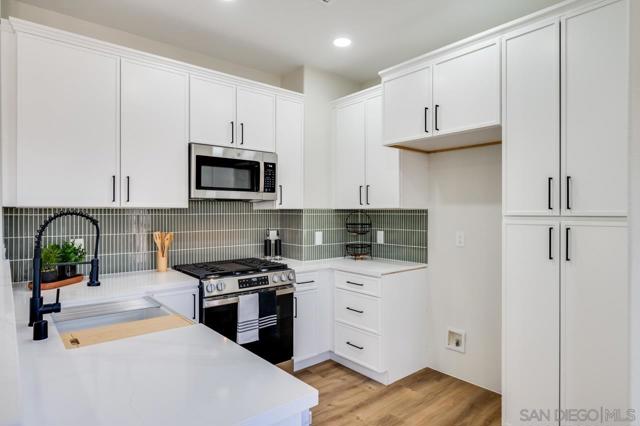 12665 Creekview Dr, San Diego CA: https://media.crmls.org/mediaz/d0dbd54b-7f2e-4bf6-90e1-ab3e42c28dd1.jpg