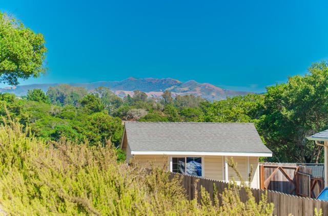 8631 Woodland Heights Court, Salinas CA: https://media.crmls.org/mediaz/d0dbdf9f-d379-47b5-bfc5-c00320403166.jpg