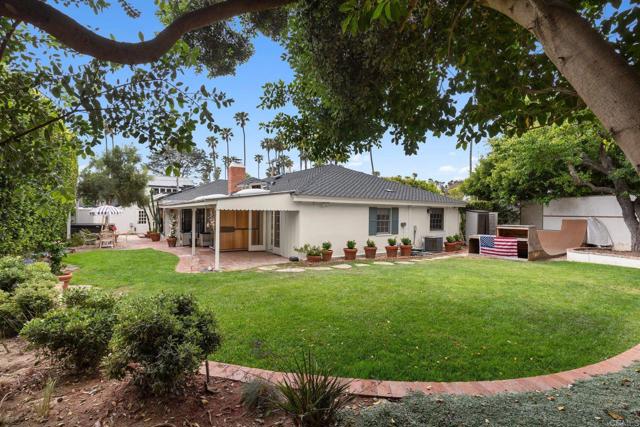 315 Mira Monte, La Jolla CA: https://media.crmls.org/mediaz/d0dc6199-0989-46e5-894e-a943fcd977f8.jpg