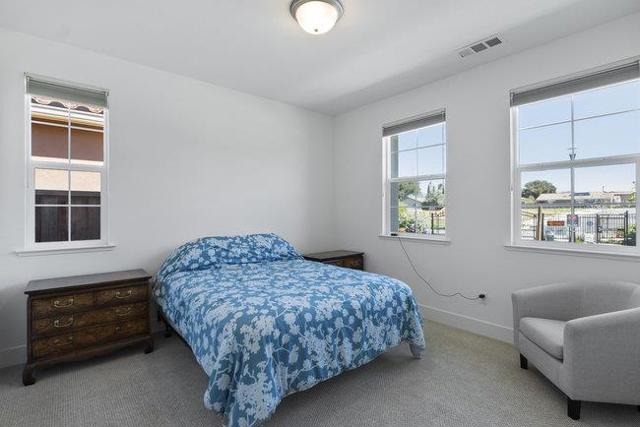 2008 White Oak Drive, Hollister CA: https://media.crmls.org/mediaz/d0dc9515-b60e-4c54-a225-e8d3bb8564fb.jpg
