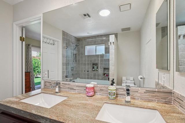 52165 Avenida Cortez, La Quinta CA: https://media.crmls.org/mediaz/d0dd5808-515d-4fba-bfec-5de8f3950a04.jpg