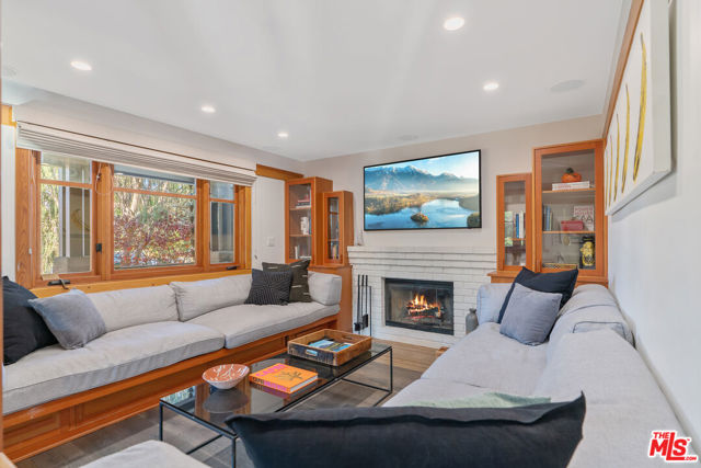 Image 13 of 50 For 706 Navy Street