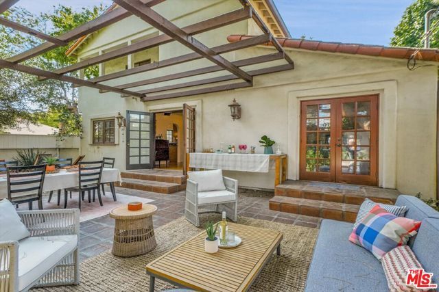 4300 Laurelgrove Avenue, Studio City CA: https://media.crmls.org/mediaz/d0dd8bb7-fd47-44ab-bcf9-c8863e2a353a.jpg