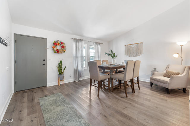 93 Flora Vista Avenue, Camarillo CA: https://media.crmls.org/mediaz/d0de4497-1859-4fb2-87b6-a60b8261a058.jpg