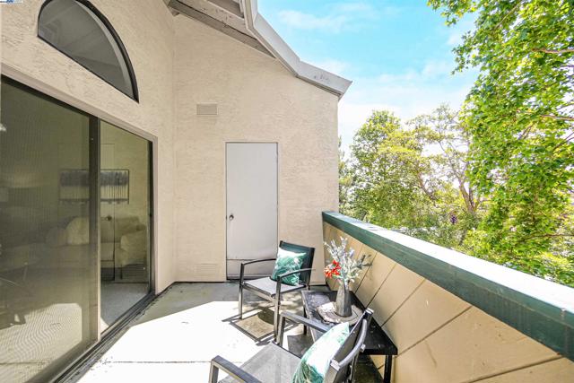 25850 Kay Ave, Hayward CA: https://media.crmls.org/mediaz/d0df3b1a-2fb2-4eb1-b34a-440865bba787.jpg