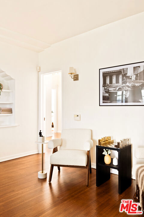 363 S Doheny Drive, Beverly Hills CA: https://media.crmls.org/mediaz/d0dfa570-4f4a-4742-b431-0f743dd8dd7f.jpg