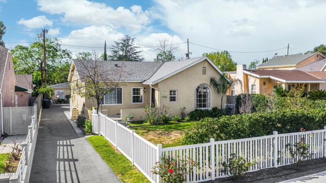 Detail Gallery Image 2 of 49 For 1932 E Washington Bld, Pasadena,  CA 91104 - 5 Beds | 4 Baths