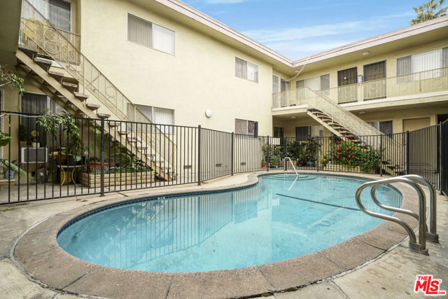 2038 S Holt Avenue, Los Angeles CA: https://media.crmls.org/mediaz/d0e02863-21c9-4bb9-ac68-d286726e9a57.jpg