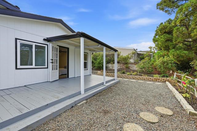 Detail Gallery Image 34 of 37 For 2298 Lindsay Dr, Carlsbad,  CA 92008 - 2 Beds | 2 Baths