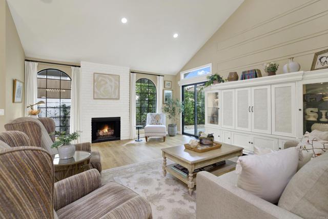 Detail Gallery Image 5 of 46 For 1251 Hatcreeck Ct, Vista,  CA 92081 - 3 Beds | 2/1 Baths