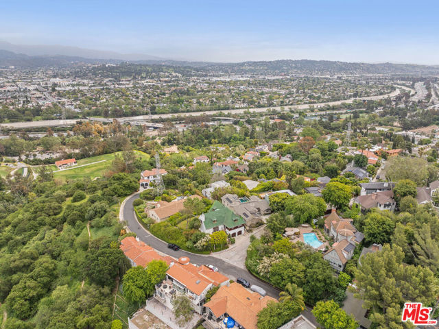3806 Carnavon Way, Los Angeles CA: https://media.crmls.org/mediaz/d0e08266-b861-4a79-8bb7-3322875e7bec.jpg