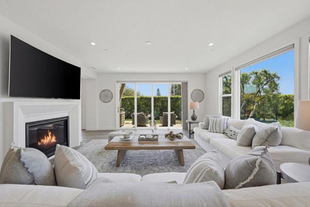 Detail Gallery Image 18 of 74 For 374 Fulvia St, Encinitas,  CA 92024 - 4 Beds | 4/1 Baths