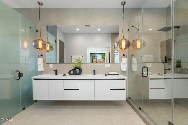 5622 Natick Avenue, Sherman Oaks CA: https://media.crmls.org/mediaz/d0e0f664-db0e-4059-b7ae-aa6a400ac0cc.jpg