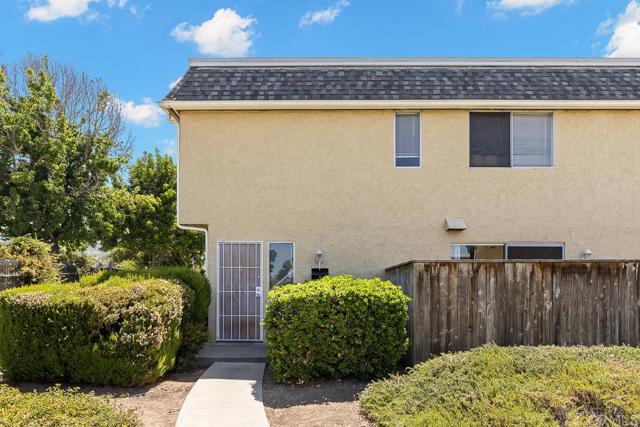 Detail Gallery Image 2 of 25 For 1182 Madera Ln, Vista,  CA 92084 - 3 Beds | 1/1 Baths