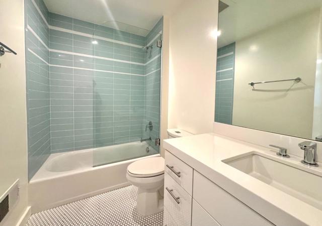 701 2nd Avenue #6, San Mateo CA: https://media.crmls.org/mediaz/d0e15f23-39e9-489f-9a9d-cd365c636f78.jpg