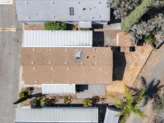 16711 Marsh Creek Rd, Clayton CA: https://media.crmls.org/mediaz/d0e16693-c4bb-4991-8843-fd607d276e1a.jpg